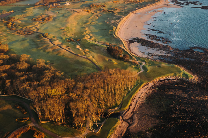 Kingsbarns golf links signature hole 15 along the coast