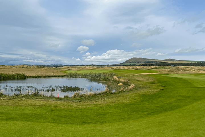 Hole 10 on Dumbarnie Golf Links in St Andrews, Scotland