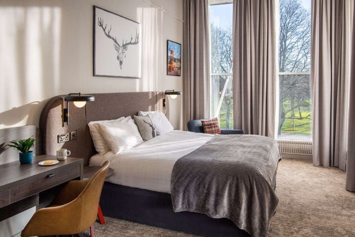 JA The Bruntsfield Edinburgh room with a view.