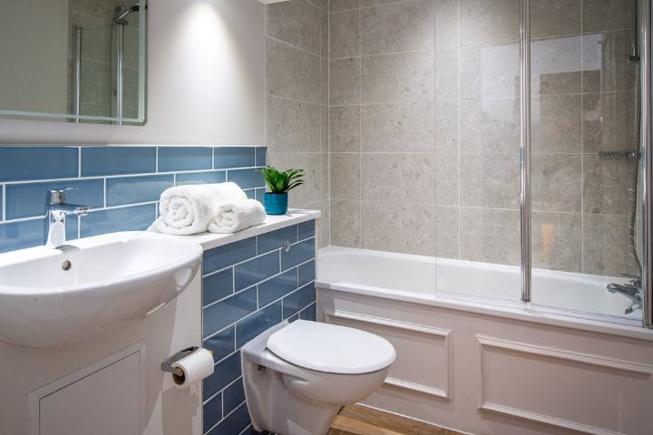 JA The Bruntsfield Edinburgh bathroom in room suite.