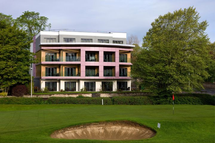 Exterior of Kingsmill Hotel looking over the golf course