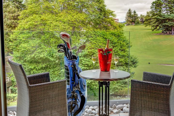 Golf bag and Champagne at the table overlooking the golf course in Kingsmill 