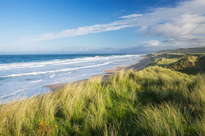 View of the beach alongside the course at the Machrihanish Dunes golf course in Scotland
